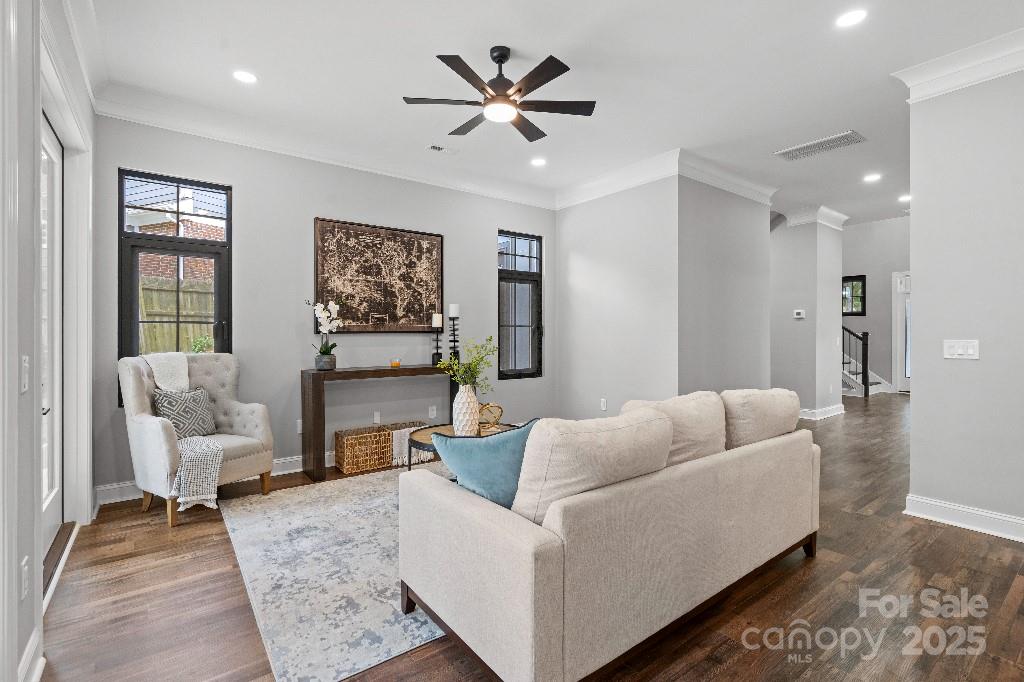 Dixie Manor - Residential