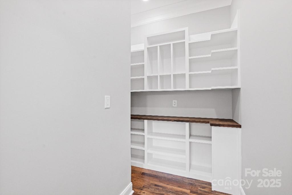 Dixie Manor - Residential