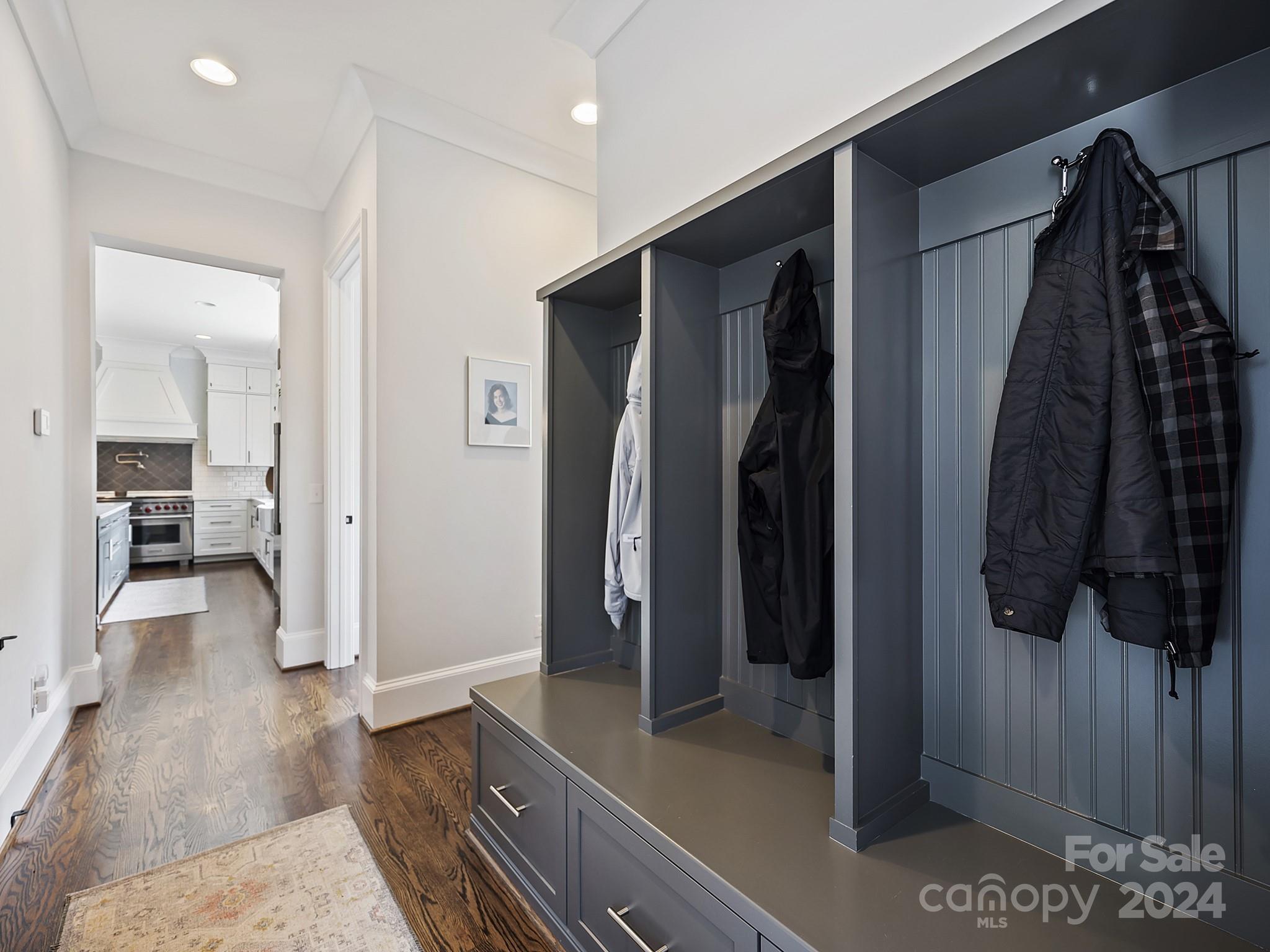 Mia Manor - Residential