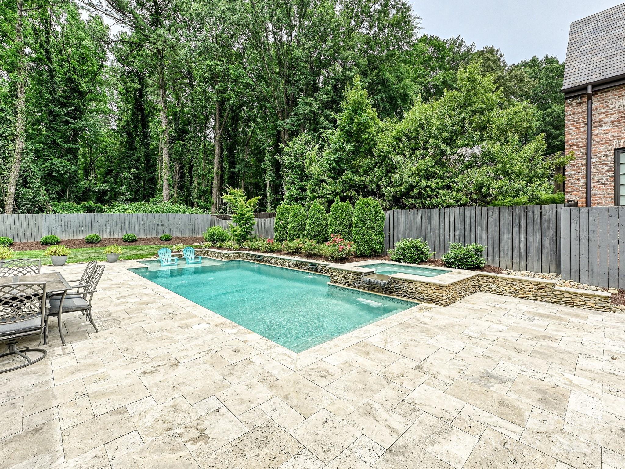 Mia Manor - Residential