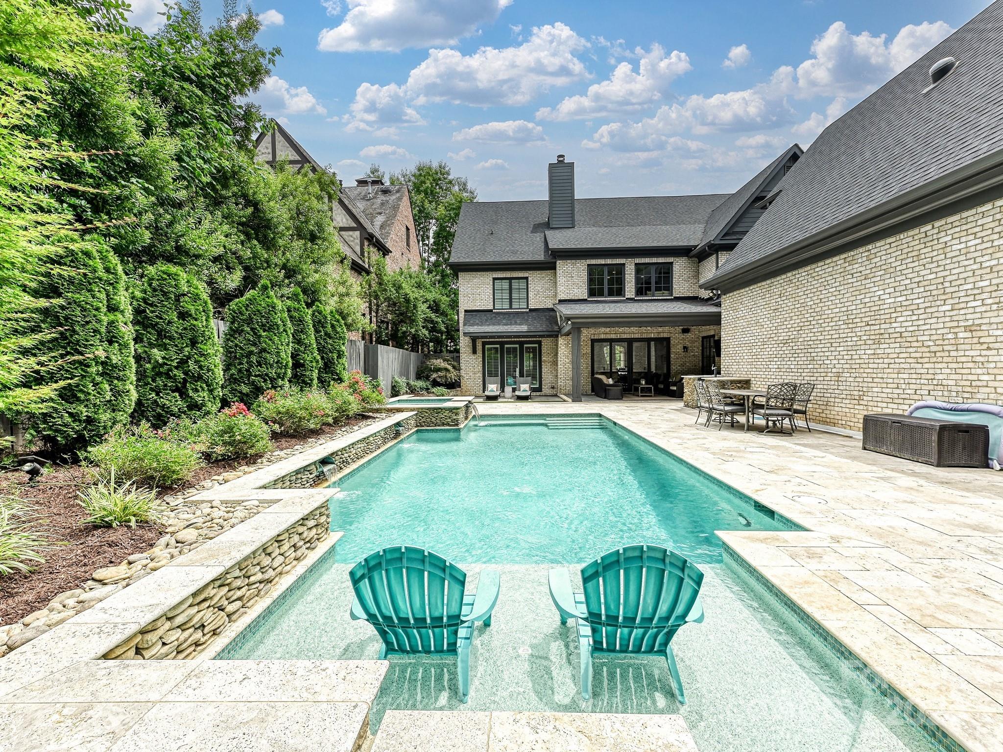 Mia Manor - Residential