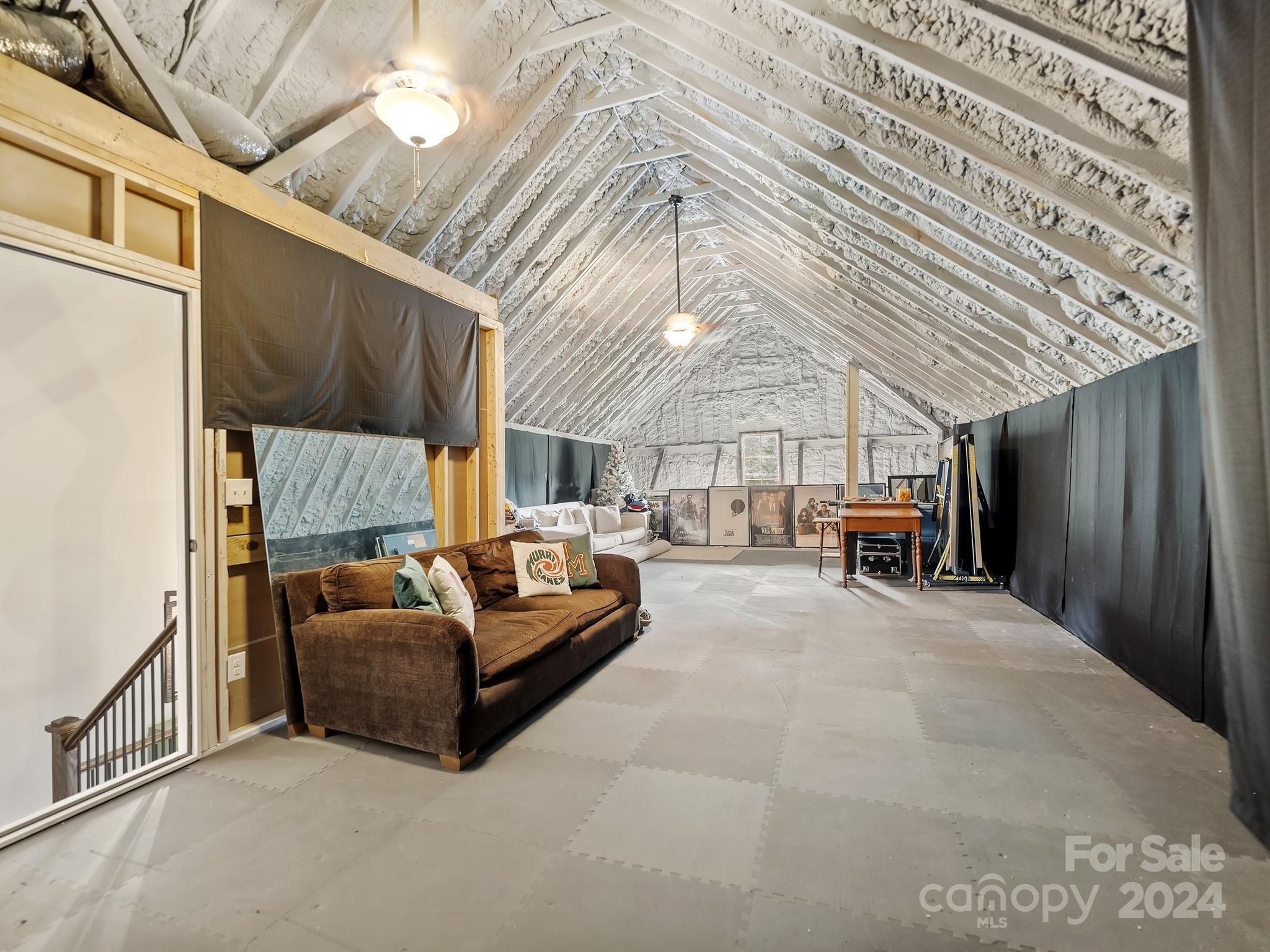 Mia Manor - Residential