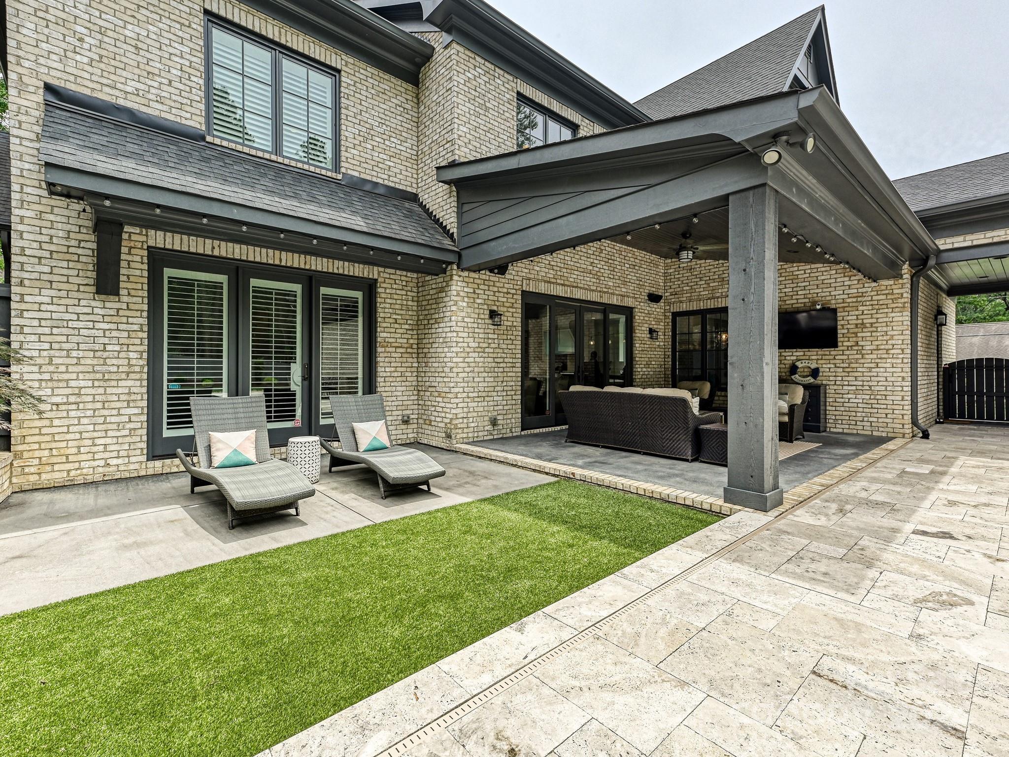 Mia Manor - Residential