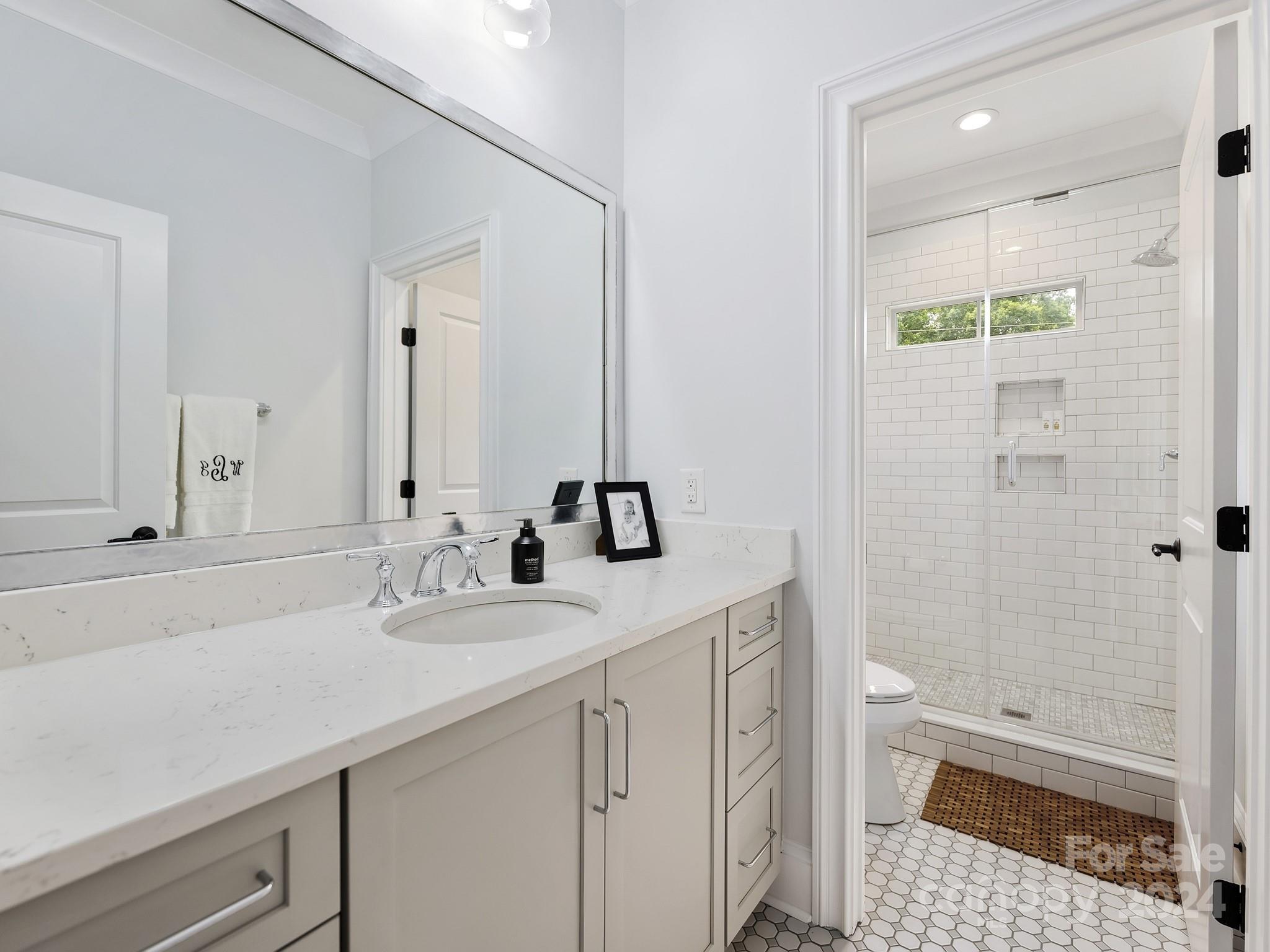 Mia Manor - Residential