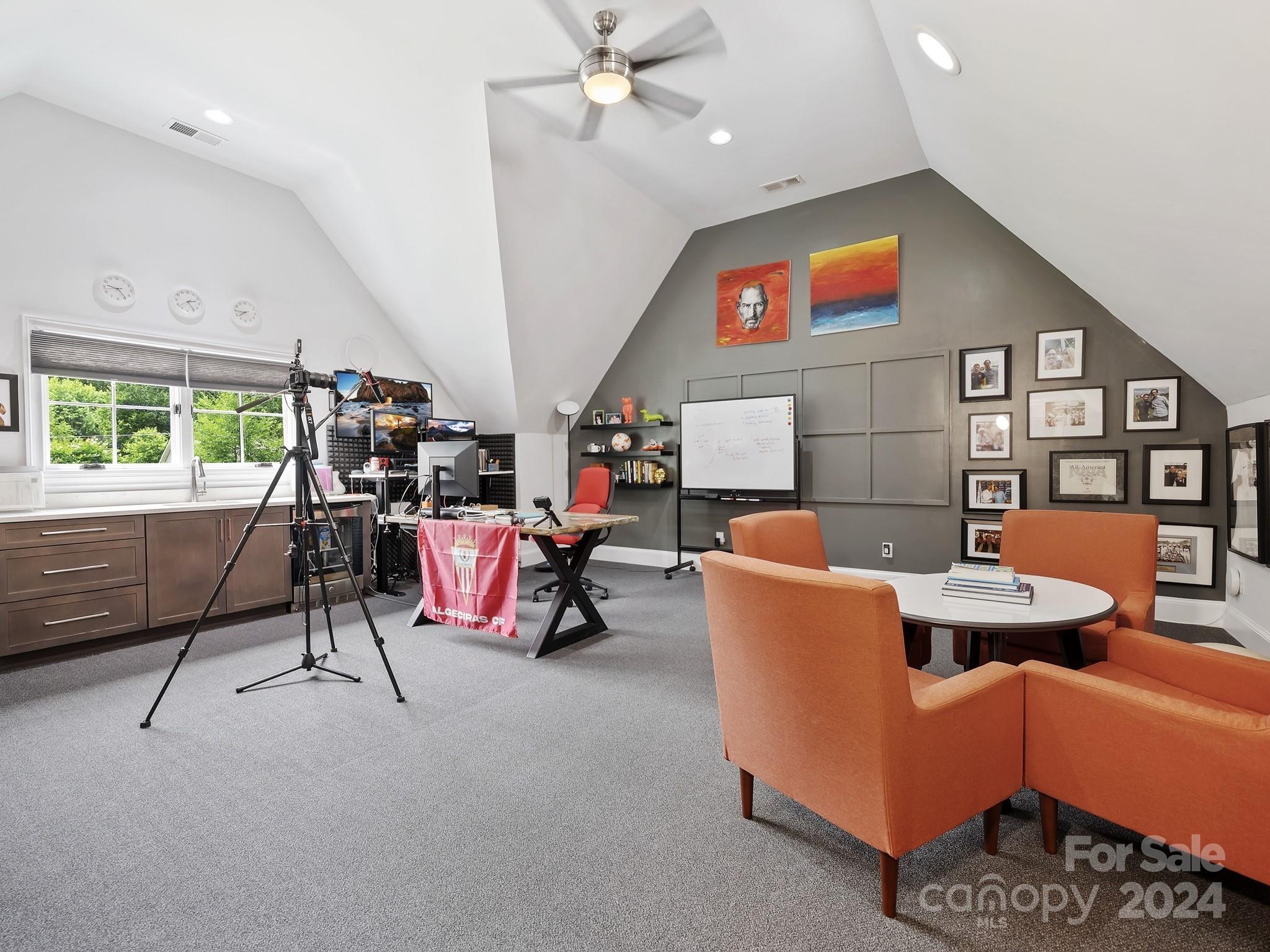 Mia Manor - Residential