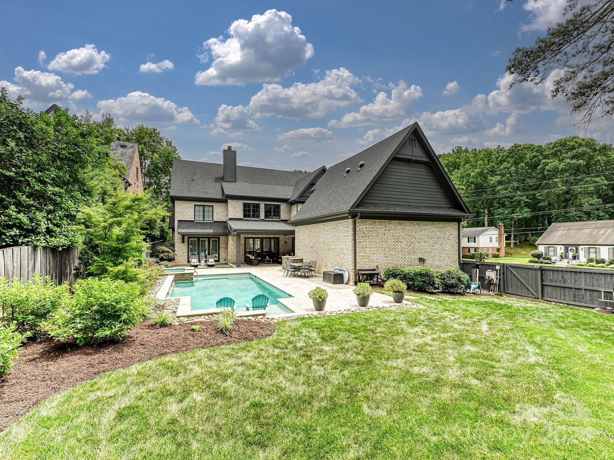 Mia Manor - Residential