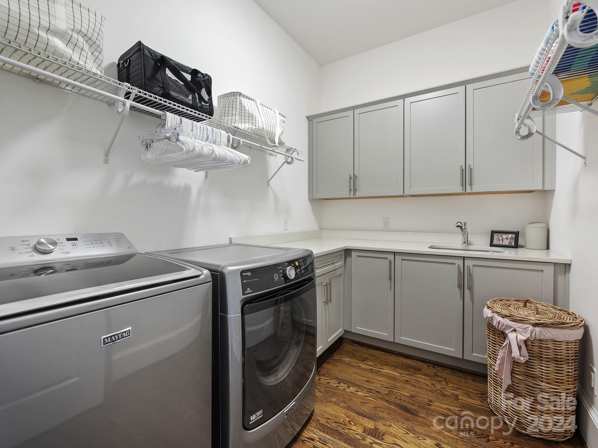 Mia Manor - Residential