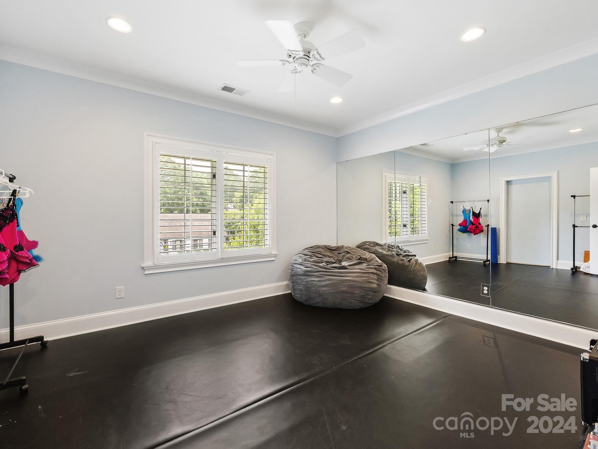 Mia Manor - Residential