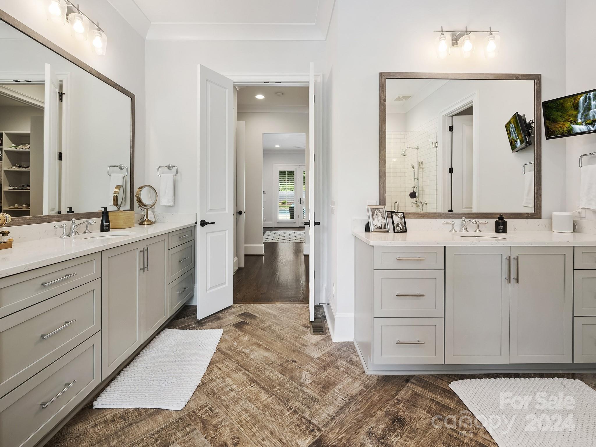 Mia Manor - Residential