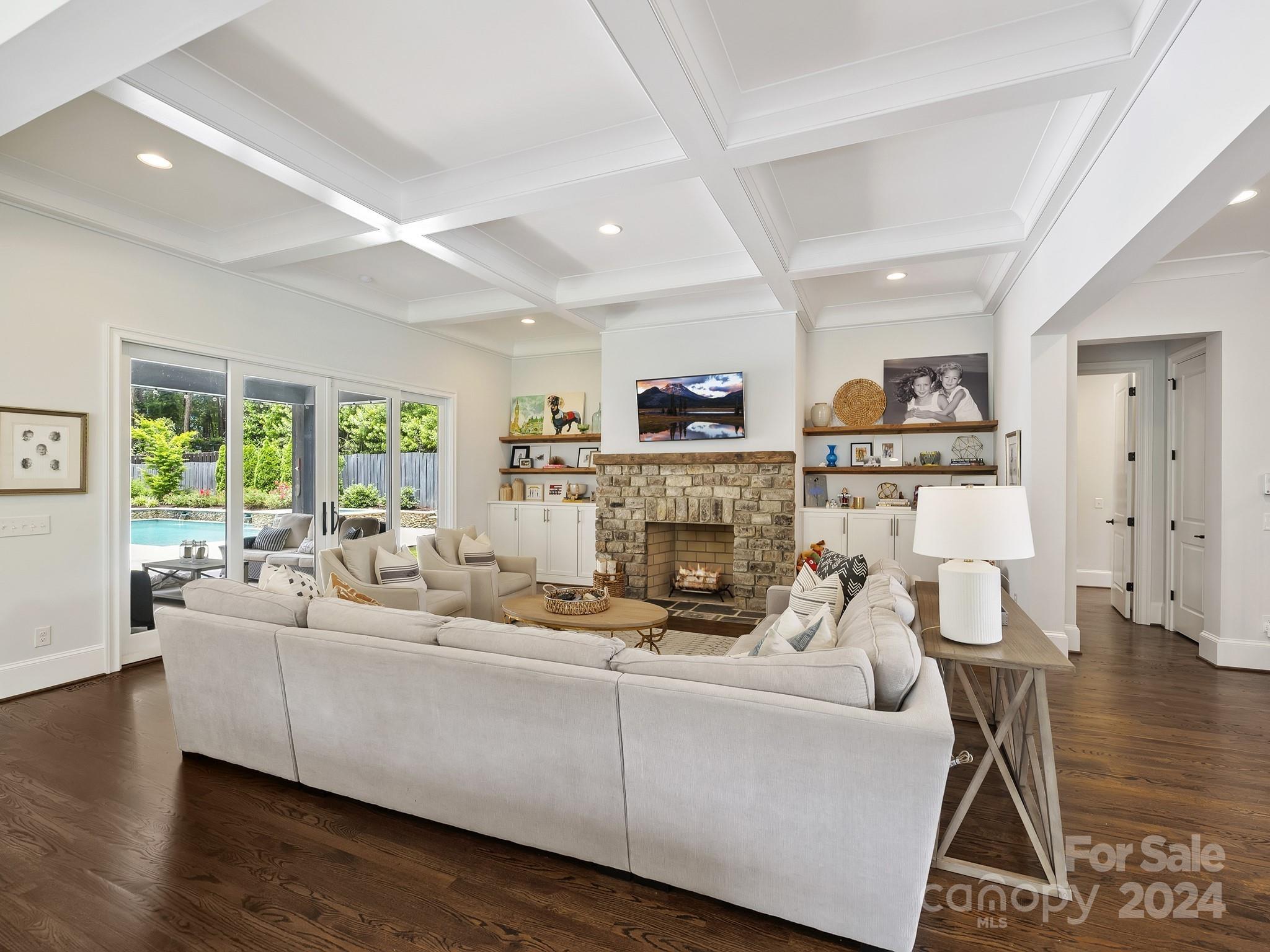 Mia Manor - Residential