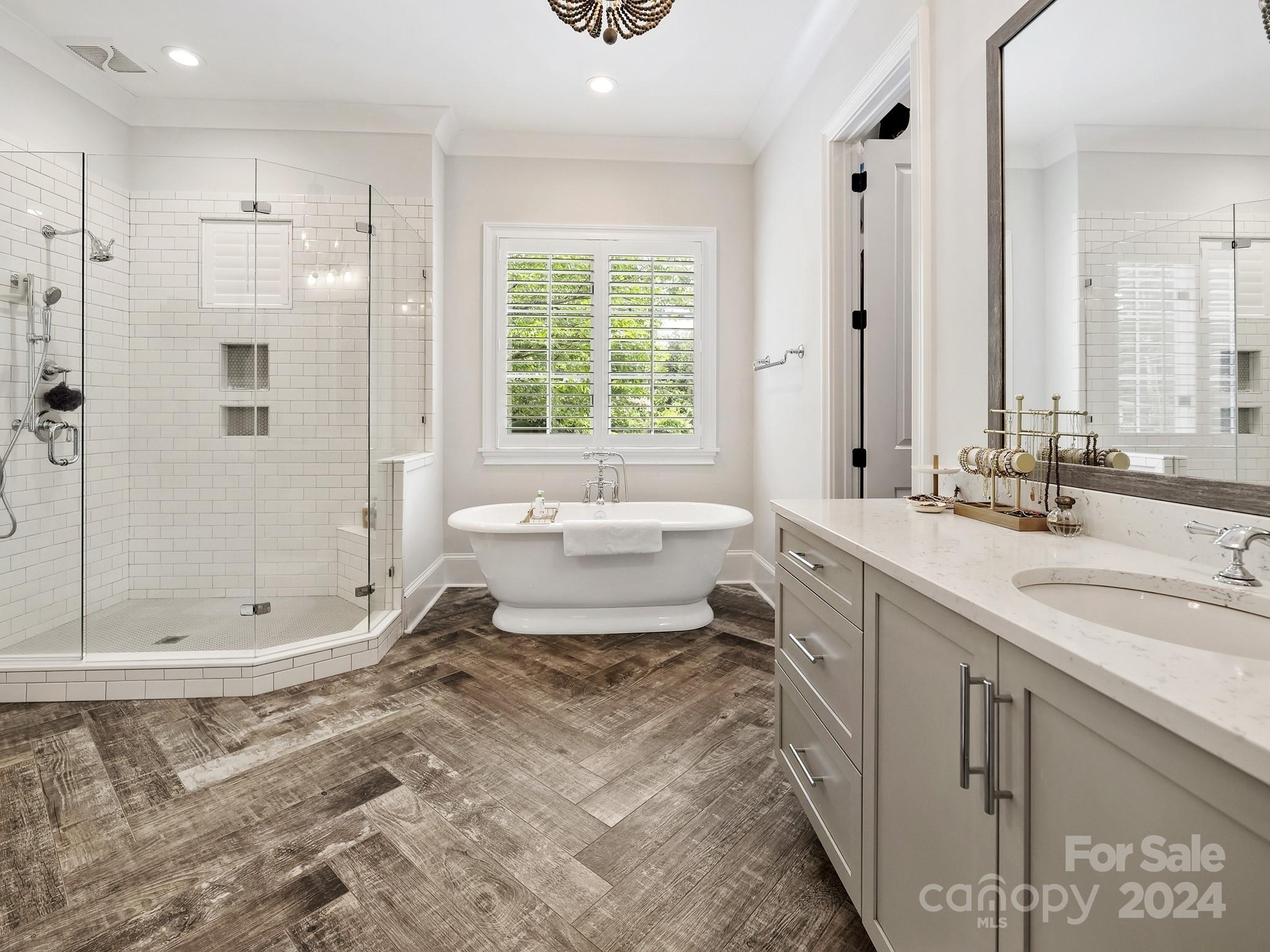 Mia Manor - Residential