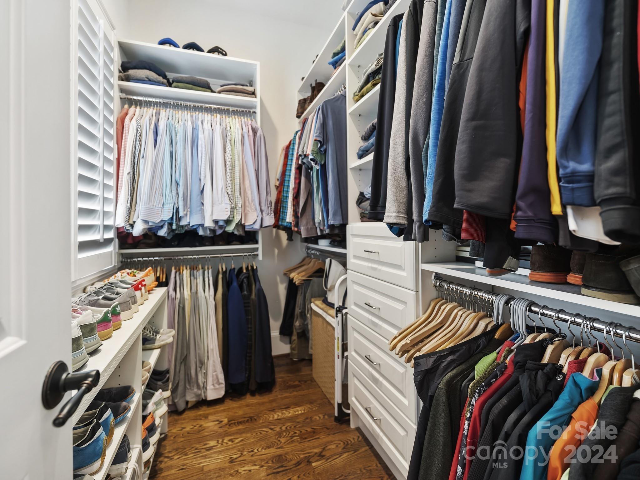 Mia Manor - Residential