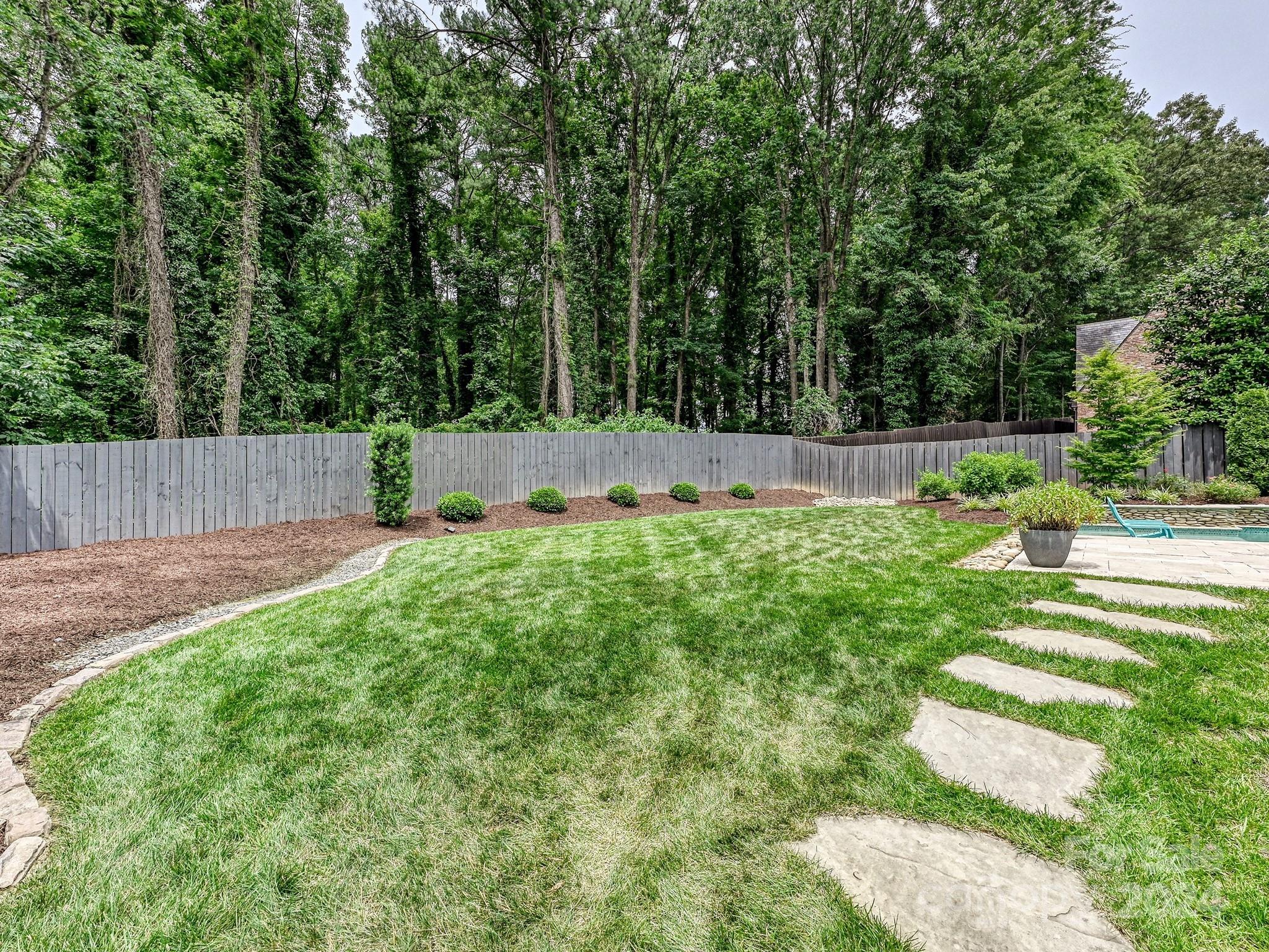 Mia Manor - Residential