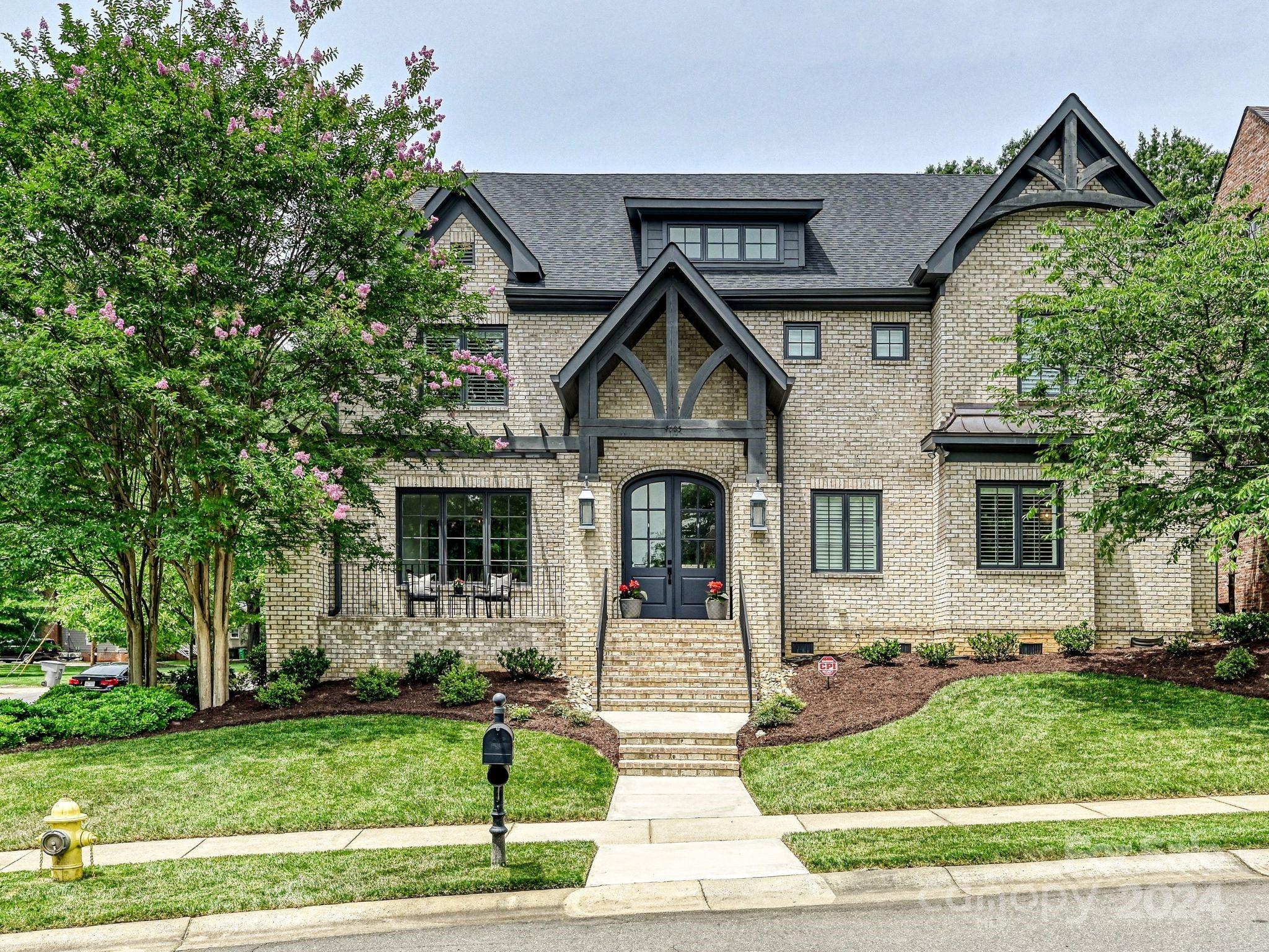 Mia Manor - Residential