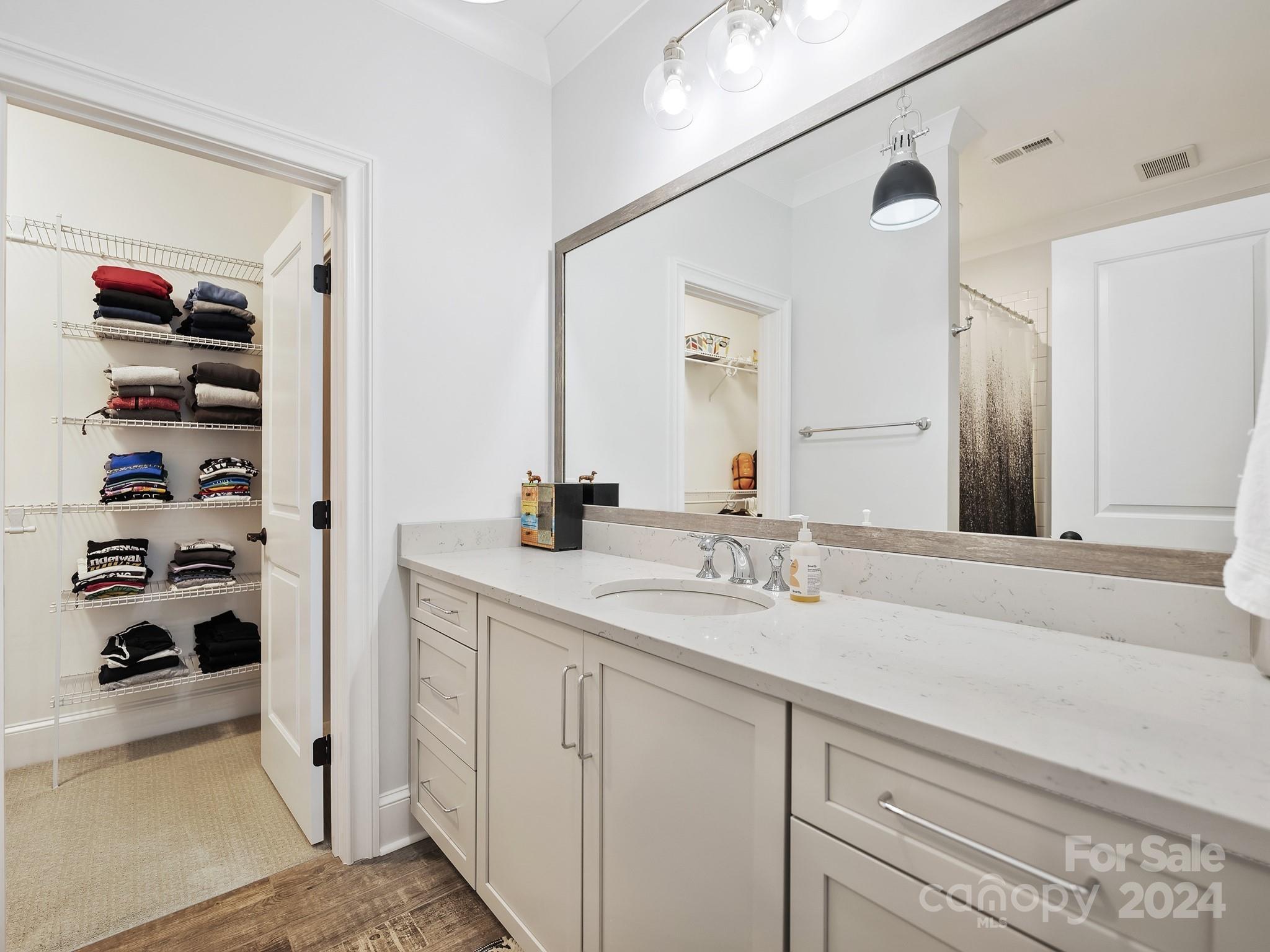 Mia Manor - Residential