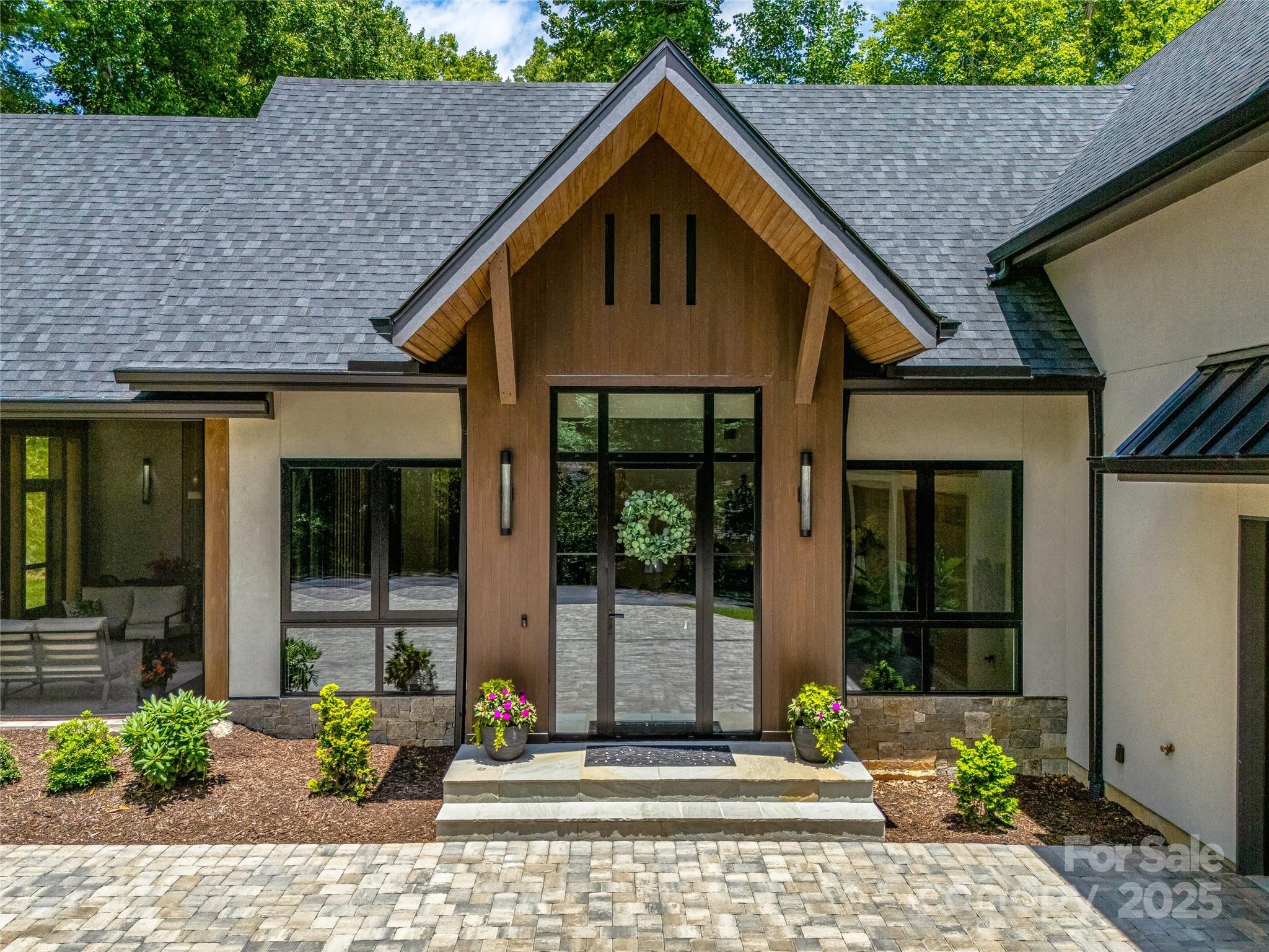 216 Shadybrook Trail