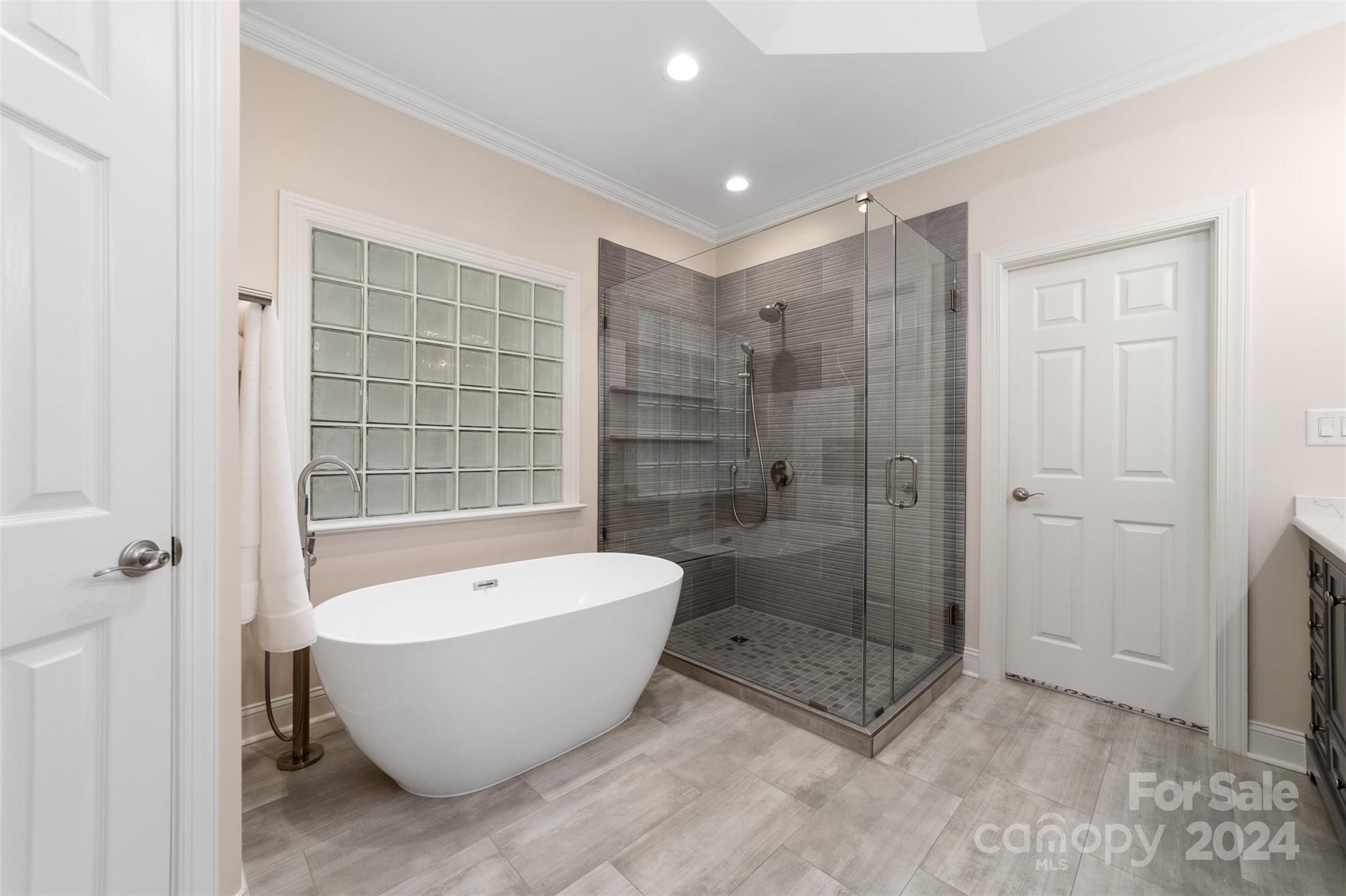 The Peninsula - Residential