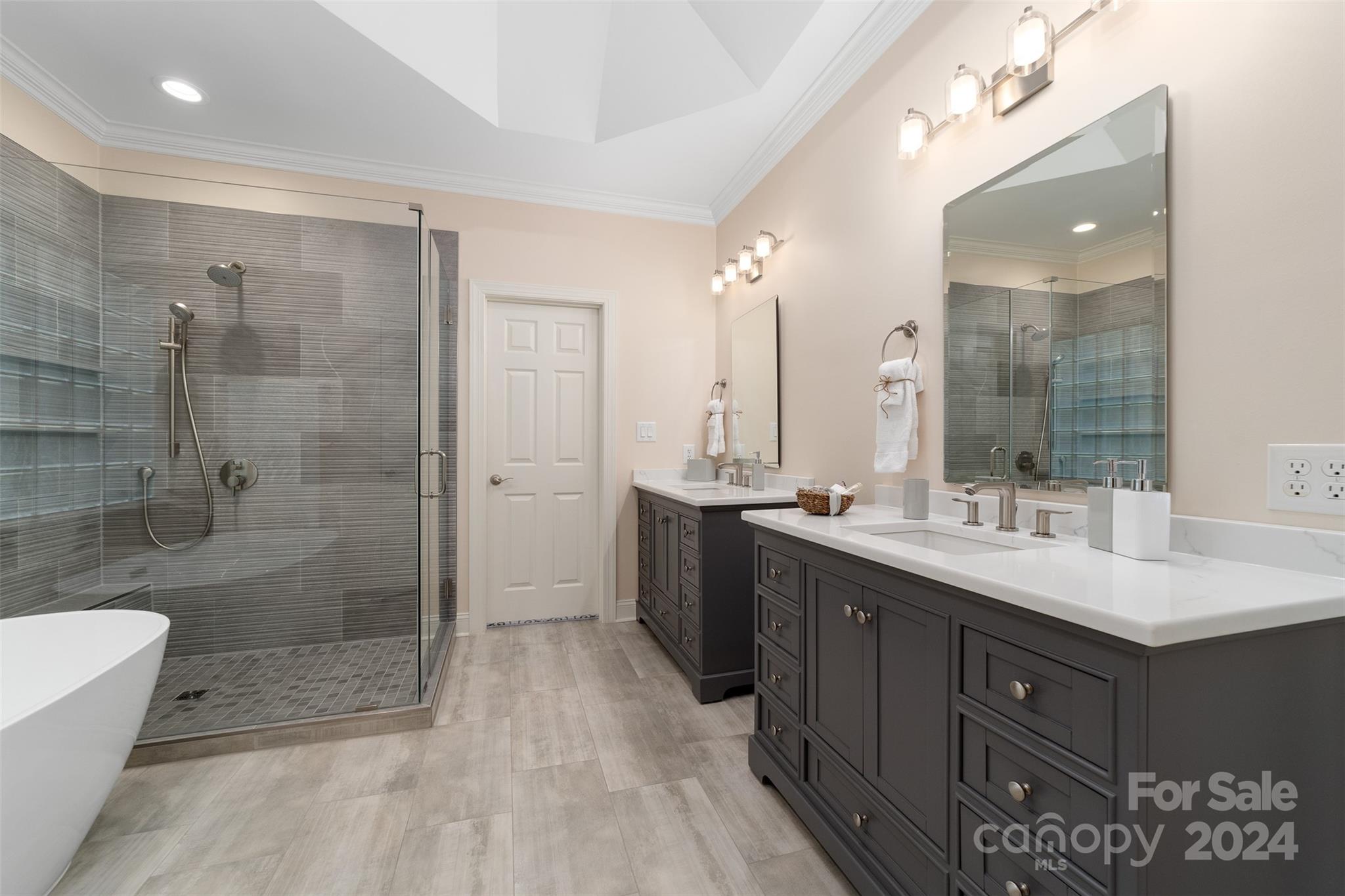 The Peninsula - Residential