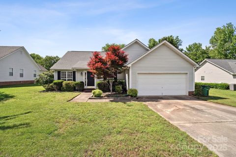 Photo of 8105 Castlemaine Drive, Matthews, NC 28104 (MLS # 4258985)