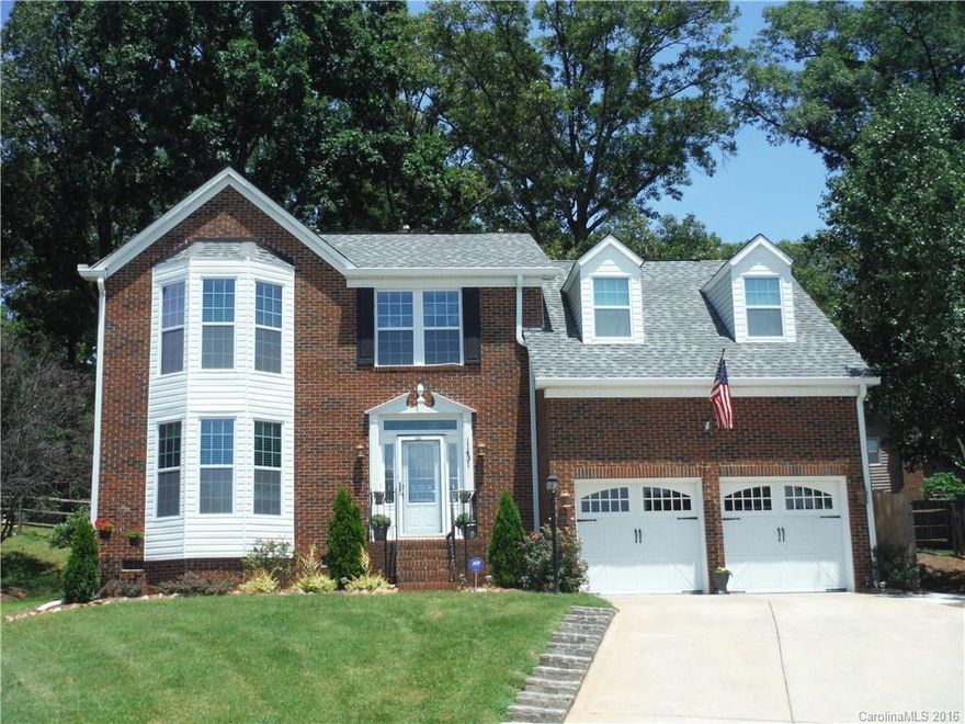 Spectacular opportunity available in the University area. This 3BR+loft/2.5BA home has a little of everything and will appeal to the most demanding of buyers. In addition to an open floor plan, the interior has upgrades such as laminate flooring, stainless steel appliances, and ceramic tile. The list is too numerous to name them all.  A beautifully maintained fenced backyard is perfect for a bbq, entertaining or just enjoying some relaxation and privacy with your slice of the American dream.