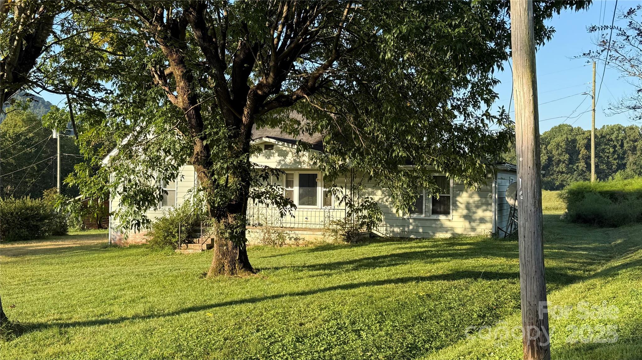 Morganton, North Carolina 28655, United States, 3 Bedrooms Bedrooms, ,1 BathroomBathrooms,Residential,Under Contract,210038