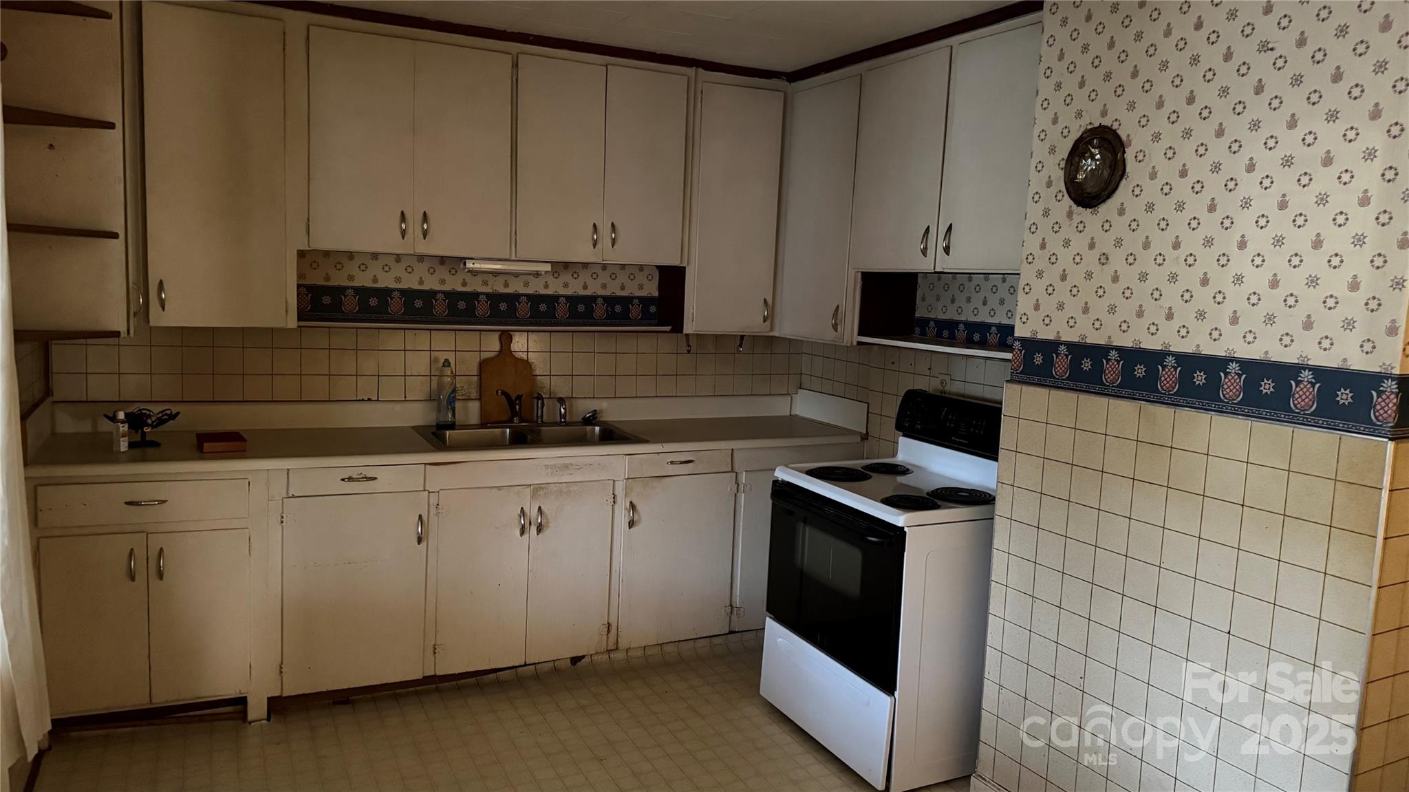 Morganton, North Carolina 28655, United States, 3 Bedrooms Bedrooms, ,1 BathroomBathrooms,Residential,Under Contract,210038