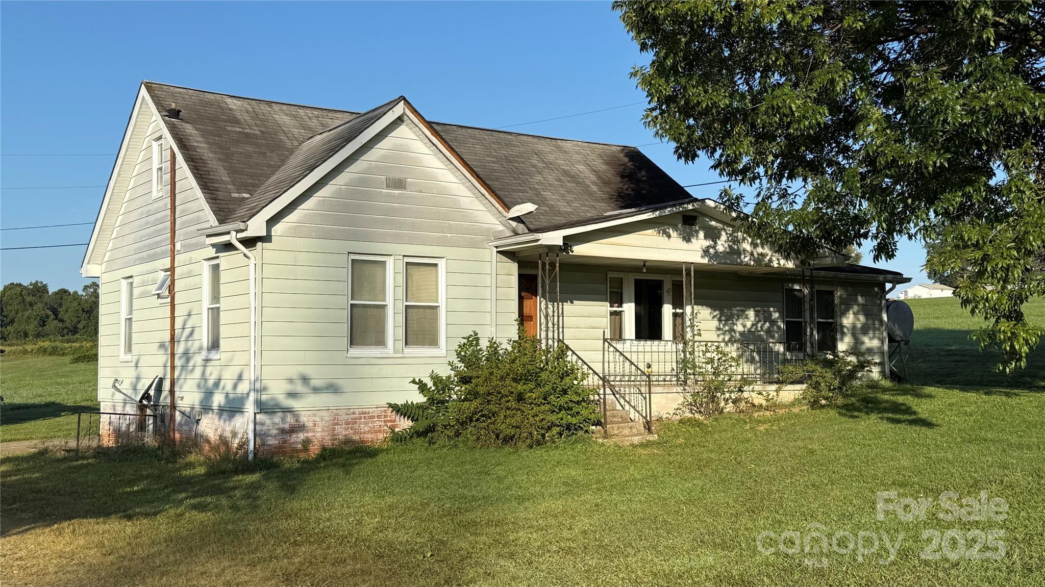 Morganton, North Carolina 28655, United States, 3 Bedrooms Bedrooms, ,1 BathroomBathrooms,Residential,Under Contract,210038