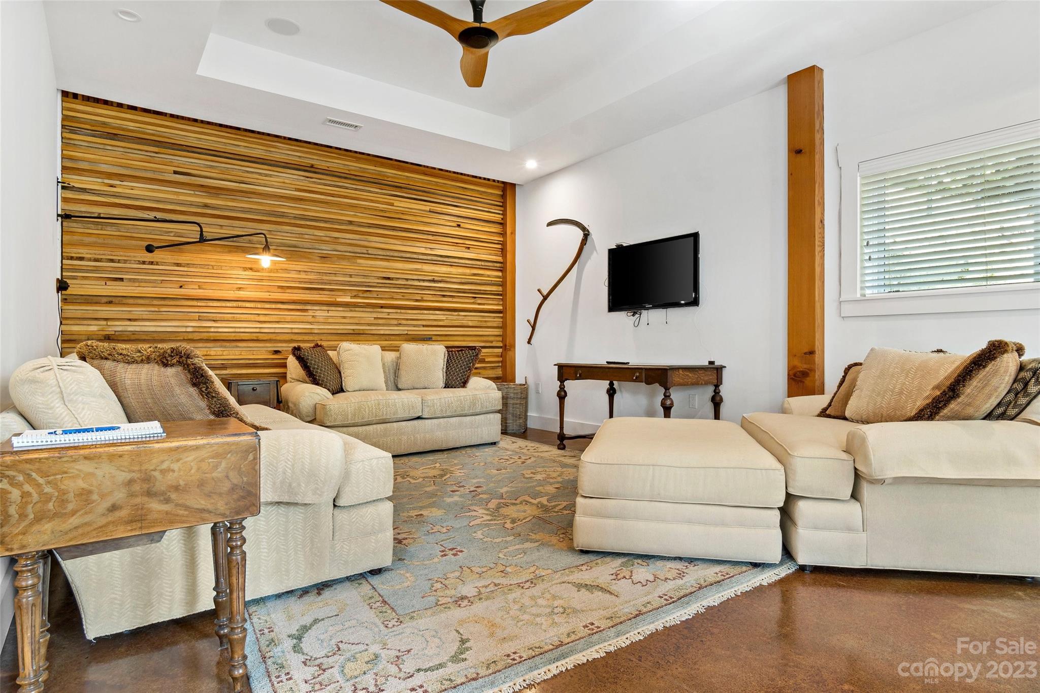 The Settings Of Black Mountain - Residential