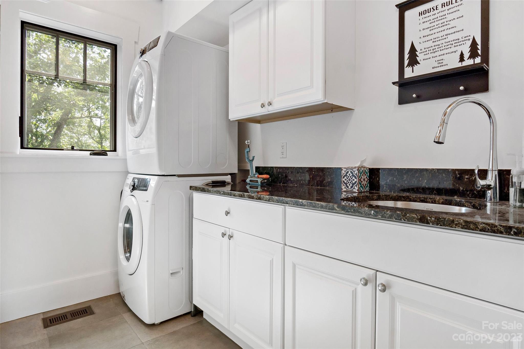 The Settings Of Black Mountain - Residential