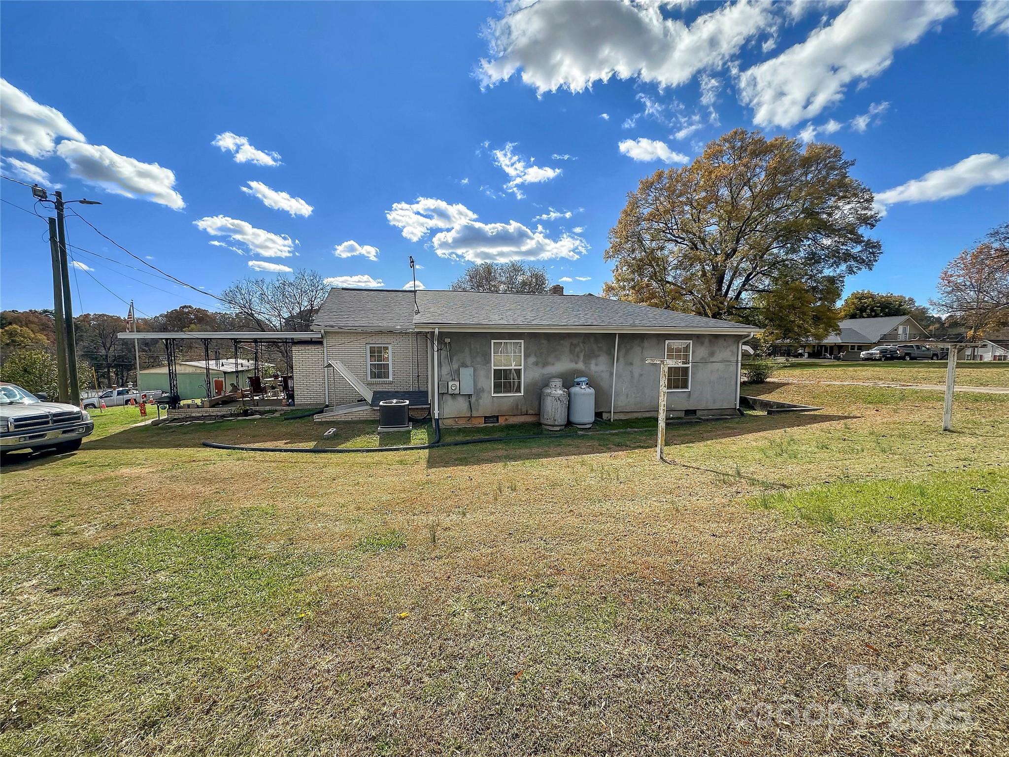 2612 W Dixon Boulevard