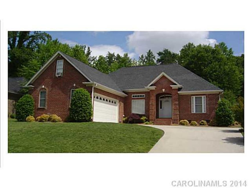 Too many features to list!! Hardwoods in foyer, GR, DR & hallway. Trey ceiling w/ moldings in GR. Gas log F/P.  Kitchen w/ granite, tile backsplashes, tile floors, 2 yr old appliance package includes gas stove w/double oven, built-in desk, & pantry.  Large MBR freshly painted. Bath has ceramic tile floor and shower, garden tub, double sinks.  Huge bonus room with closet.  Screened porch. 3/4 Brick