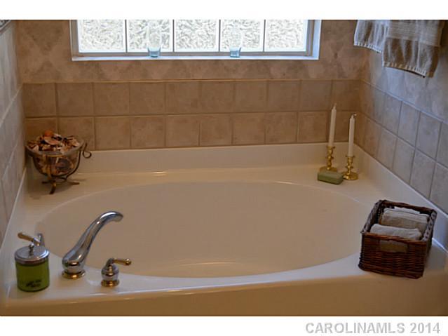 Damon Pointe - Residential