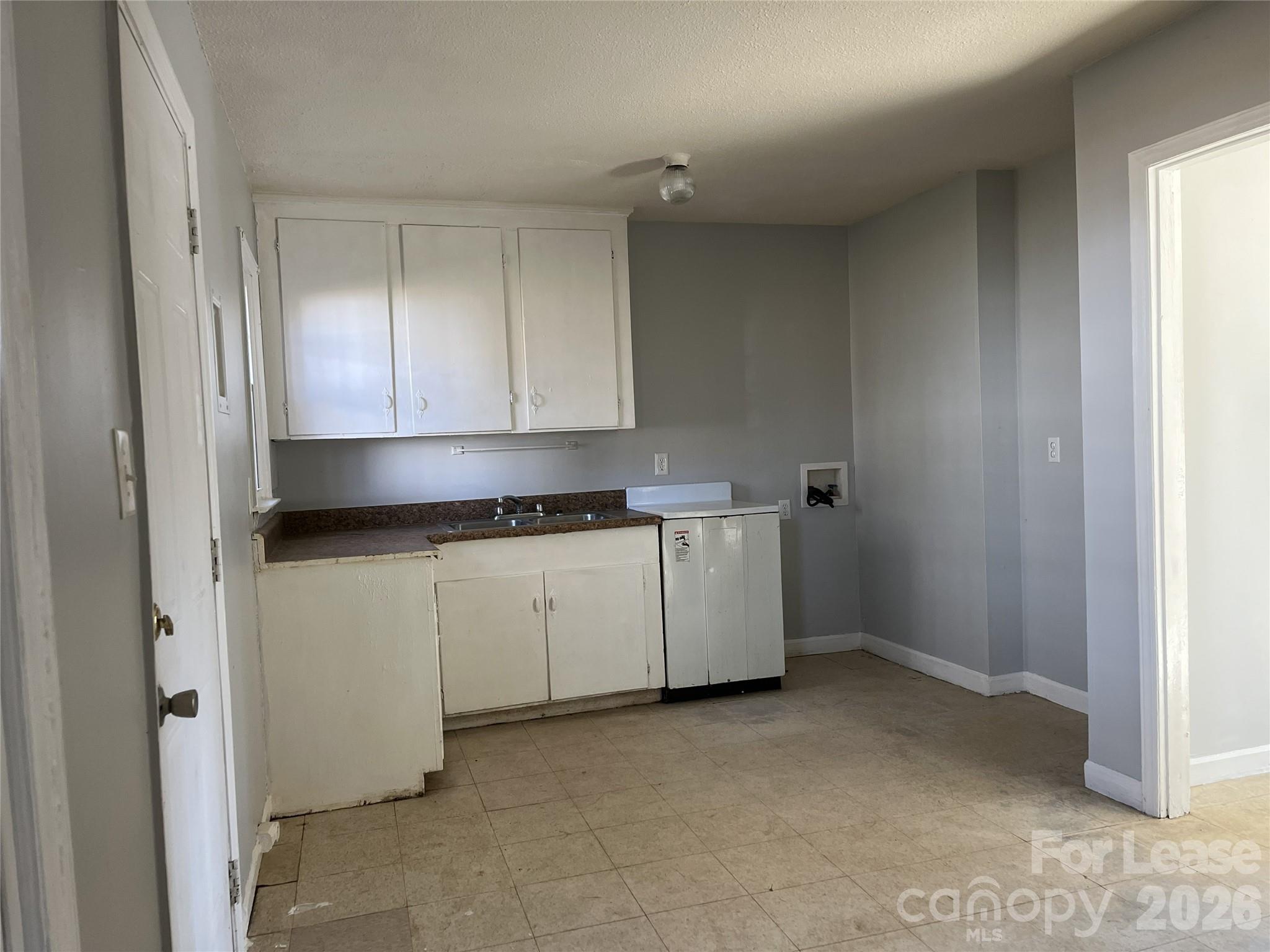 2667 Dr Carver Road 3