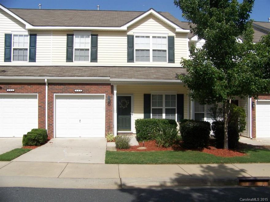 This beautiful townhouse is MOVE IN READY! It has freshly painted walls, clean carpets and a new roof from 2010. It is a two bedroom with a loft all on the same floor. The spacious master bedroom also has a large walk-in closet. This is a must see home in Fort Mill.