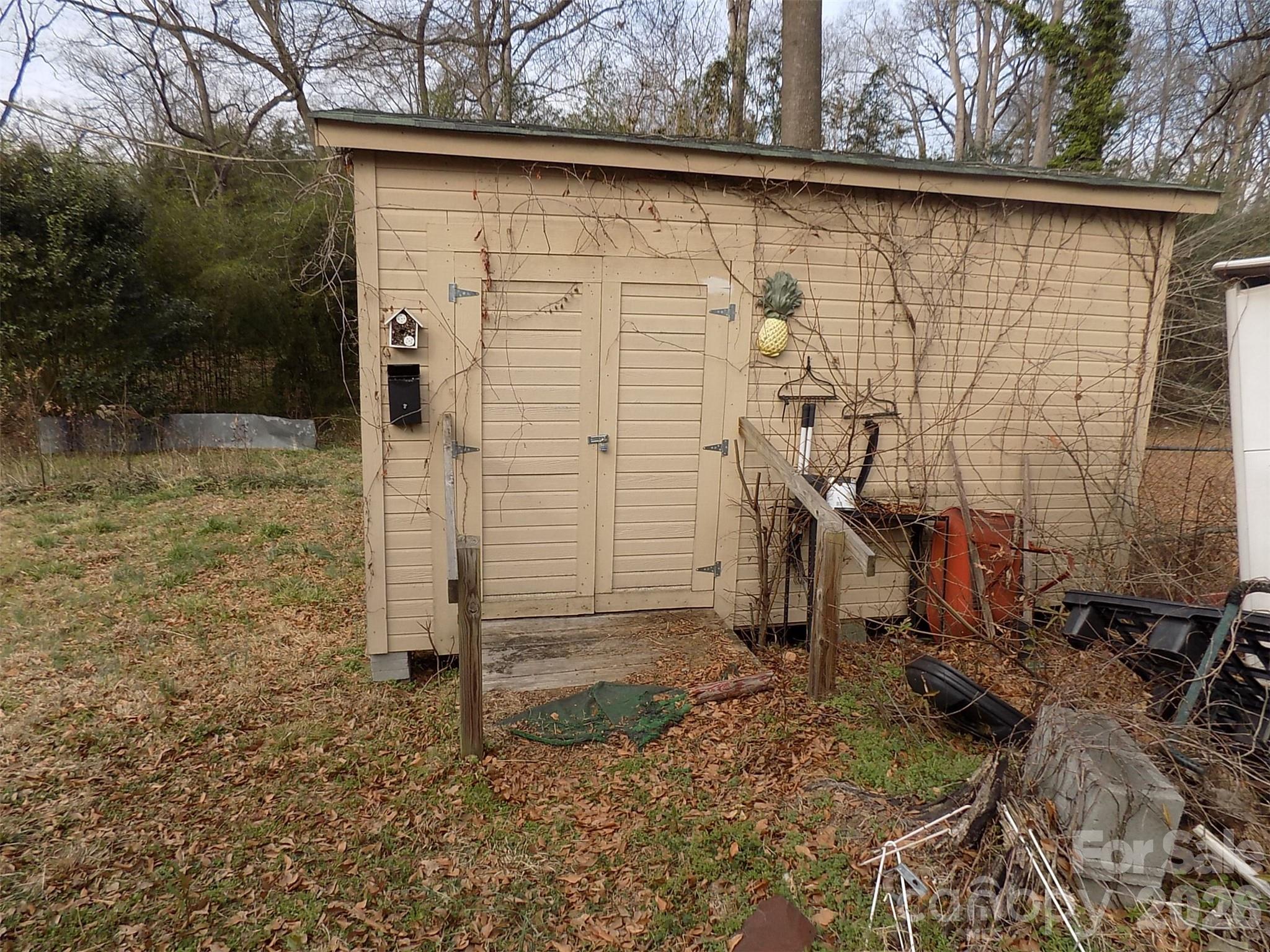 415 S Maple Street S