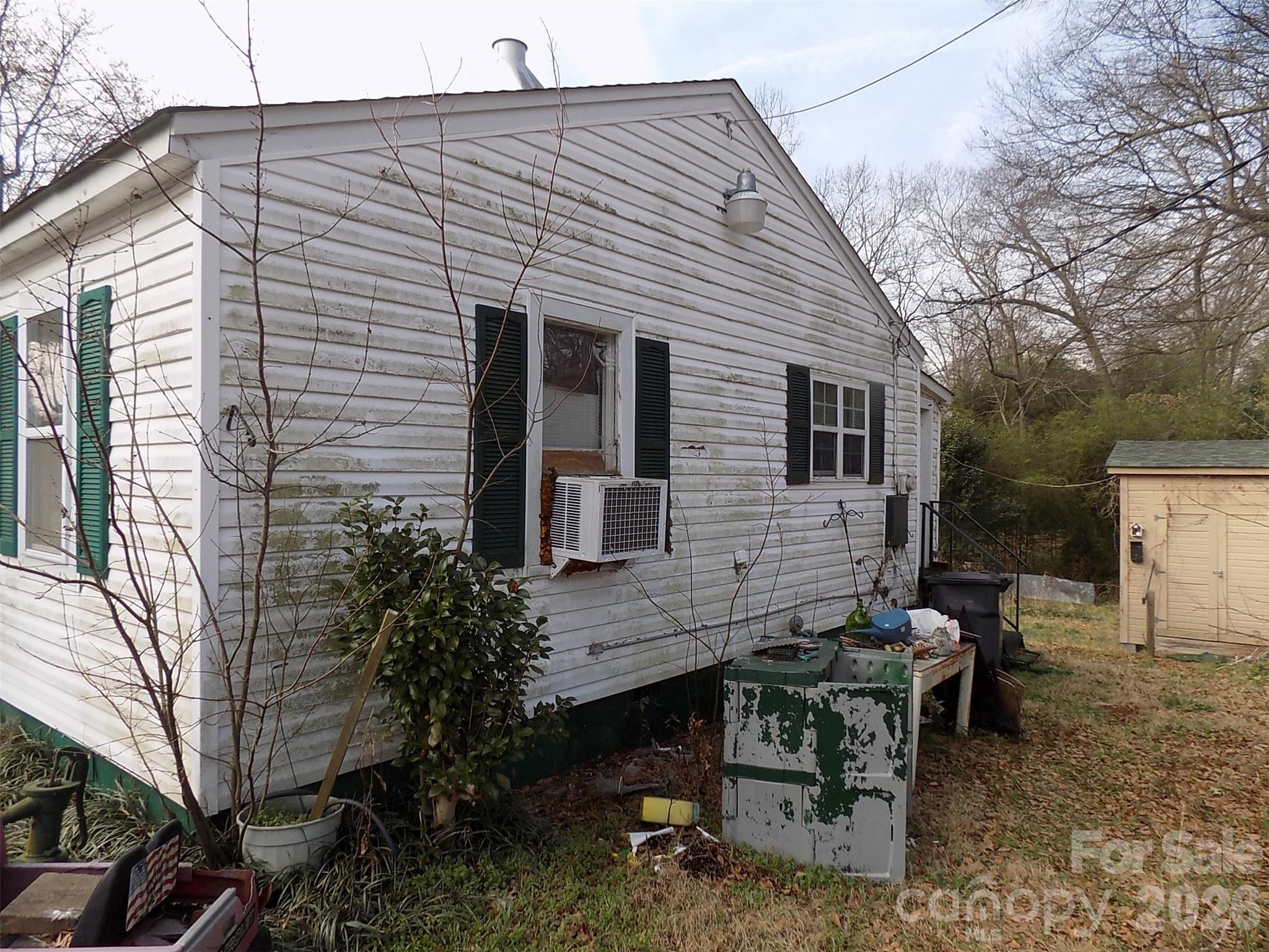 415 S Maple Street S