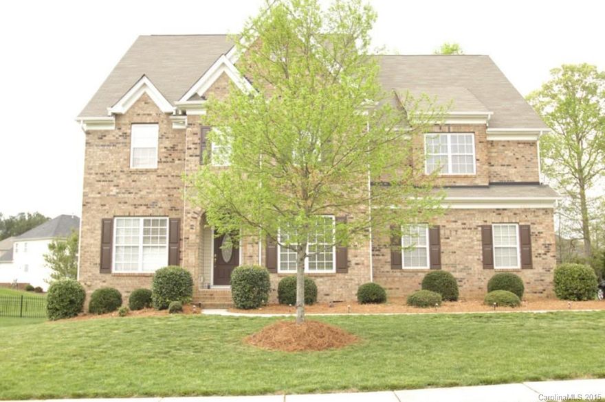 Beautiful brick home situated on 1/3 acre lot with a 2-car
sideload garage, arched entryway, deck and spacious
backyard! The roomy floor plan offers great
overhead lighting, unique accent features and a third floor
with the flexibility to make it your own. The great room and
kitchen are perfect for entertaining, and you’ll love the
large bonus room and stunning master suite!
- Great room with fireplace and media niche
- Stainless steel appliances with counter bar