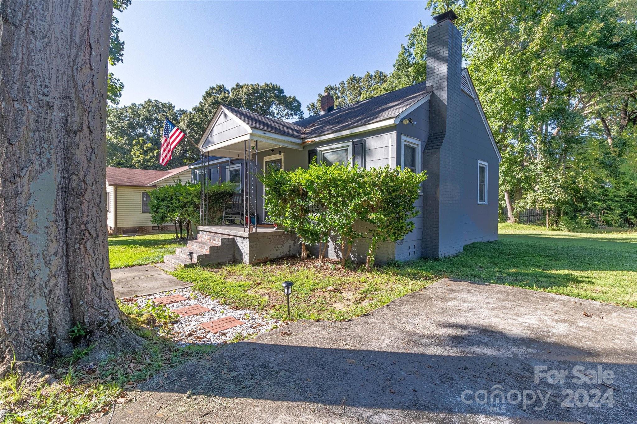114 Gregg Street W