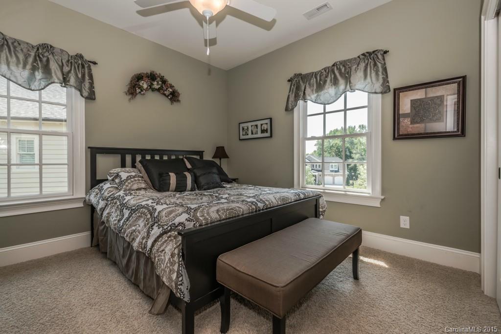 ROBBINS PARK - Residential