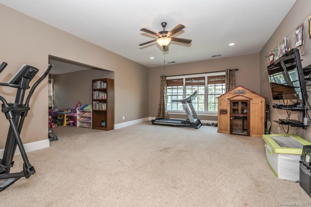 ROBBINS PARK - Residential