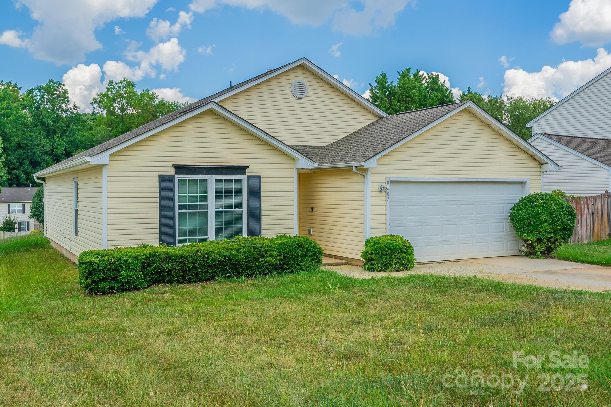 8607 Tweedsmuir Glen Lane