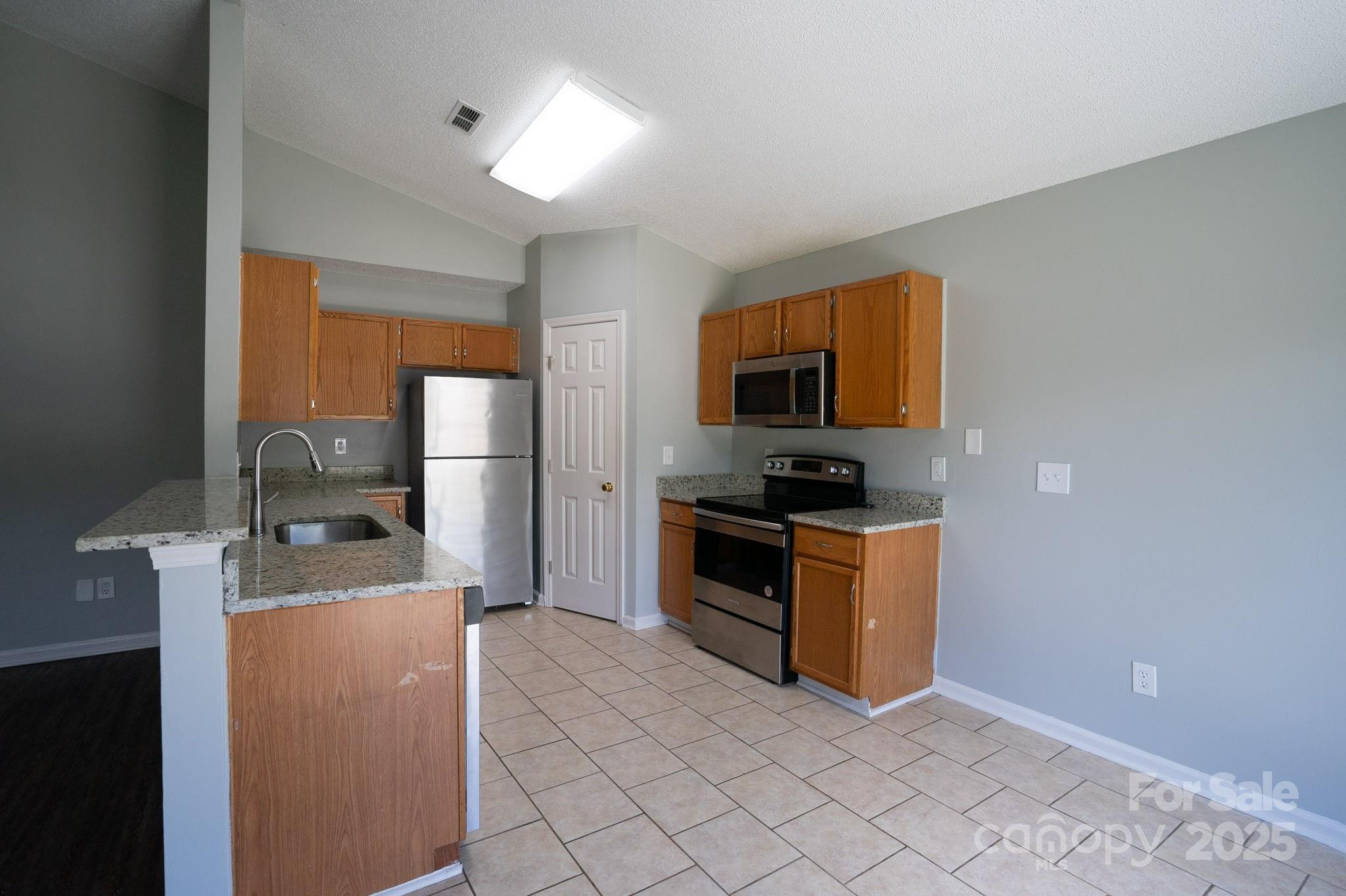 8607 Tweedsmuir Glen Lane