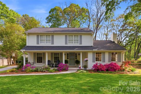 Photo of 6427 Summerlin Place, Charlotte, NC 28226 (MLS # 4366402)