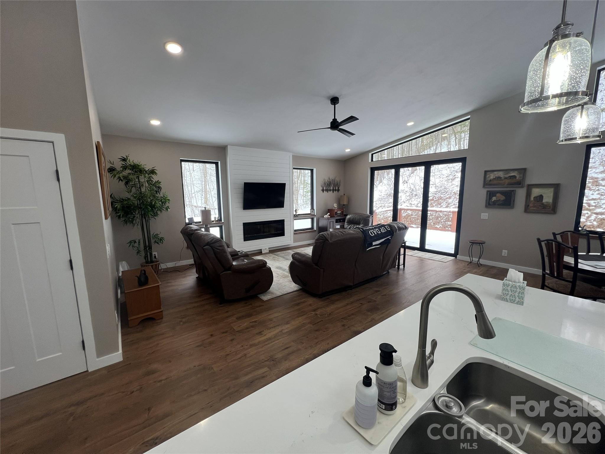 Fontana View - Residential