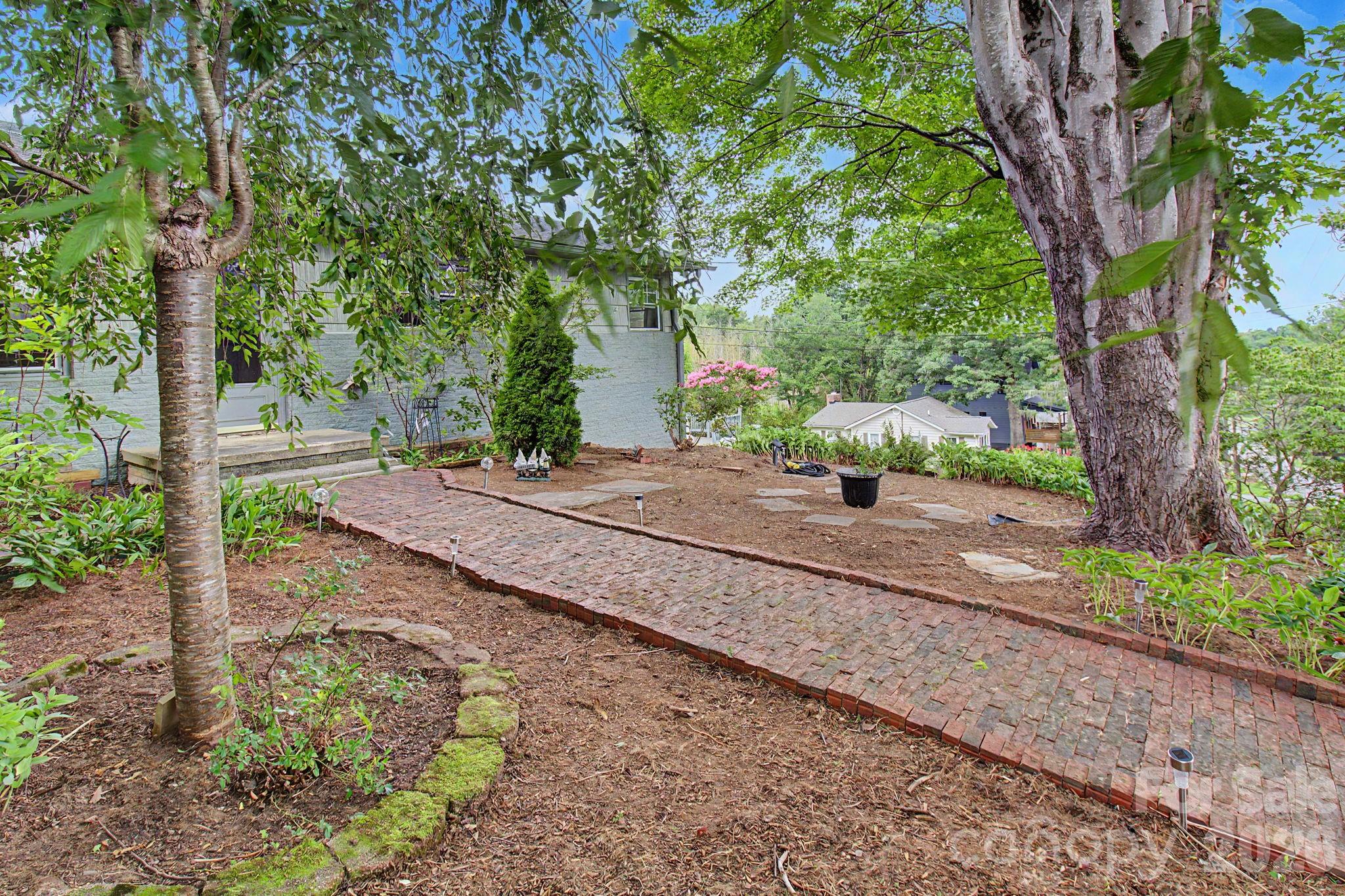 25 Wentworth Avenue