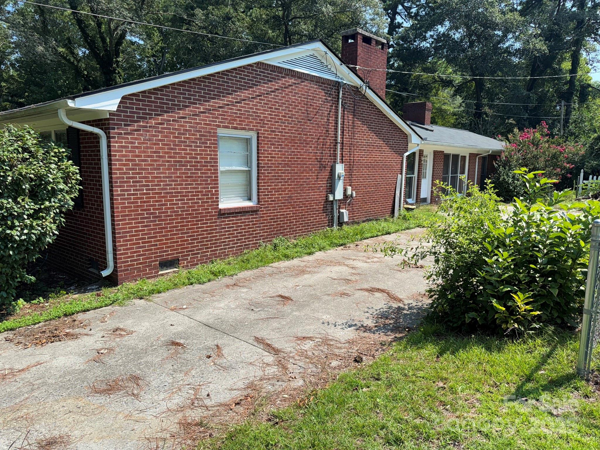 802 Roberdel Road