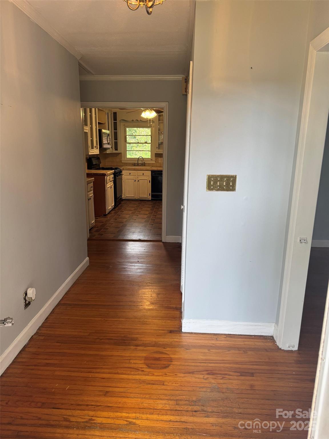 802 Roberdel Road