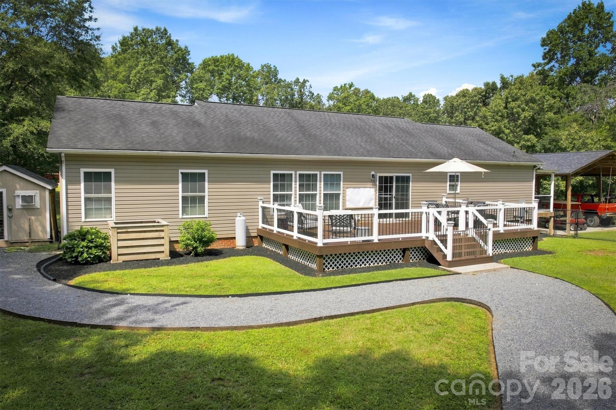 349 N Woodleaf Road