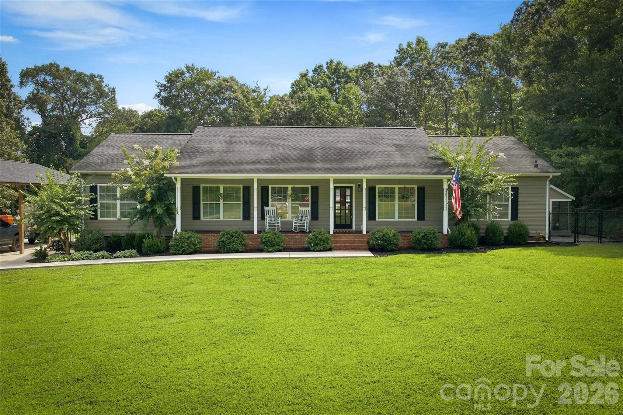 349 N Woodleaf Road