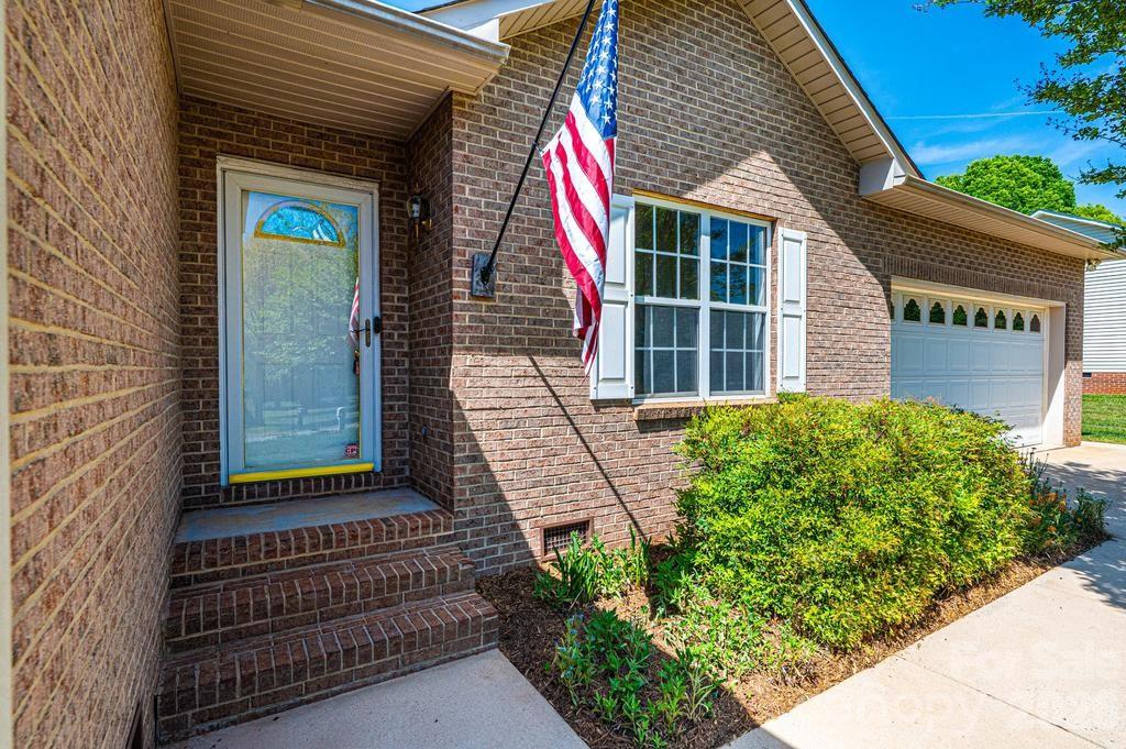 2000 Summerfield Circle